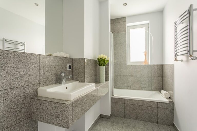 9 Must-Have Minimalist Bathroom Accessories for a Serene Space