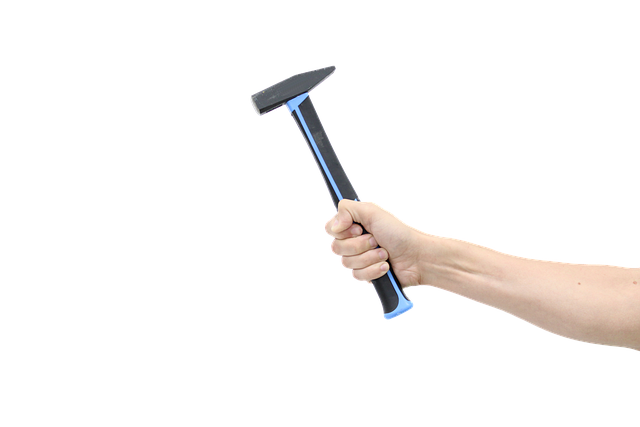 What is the hammer that is used for trimming bricks?